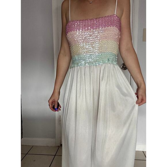 Vintage Y2K Pastel Sequins & Polyester White Dress Full Length Gown Elastic - Picture 3 of 13